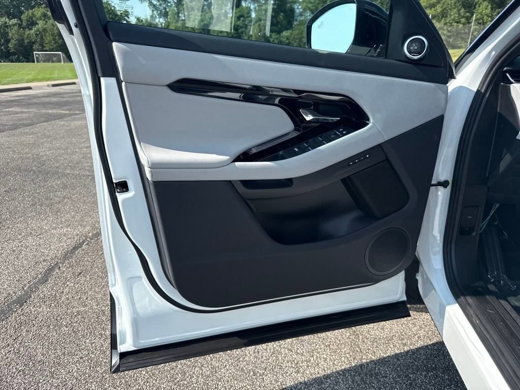 New 2026 Land Rover Range Rover Evoque S image 10