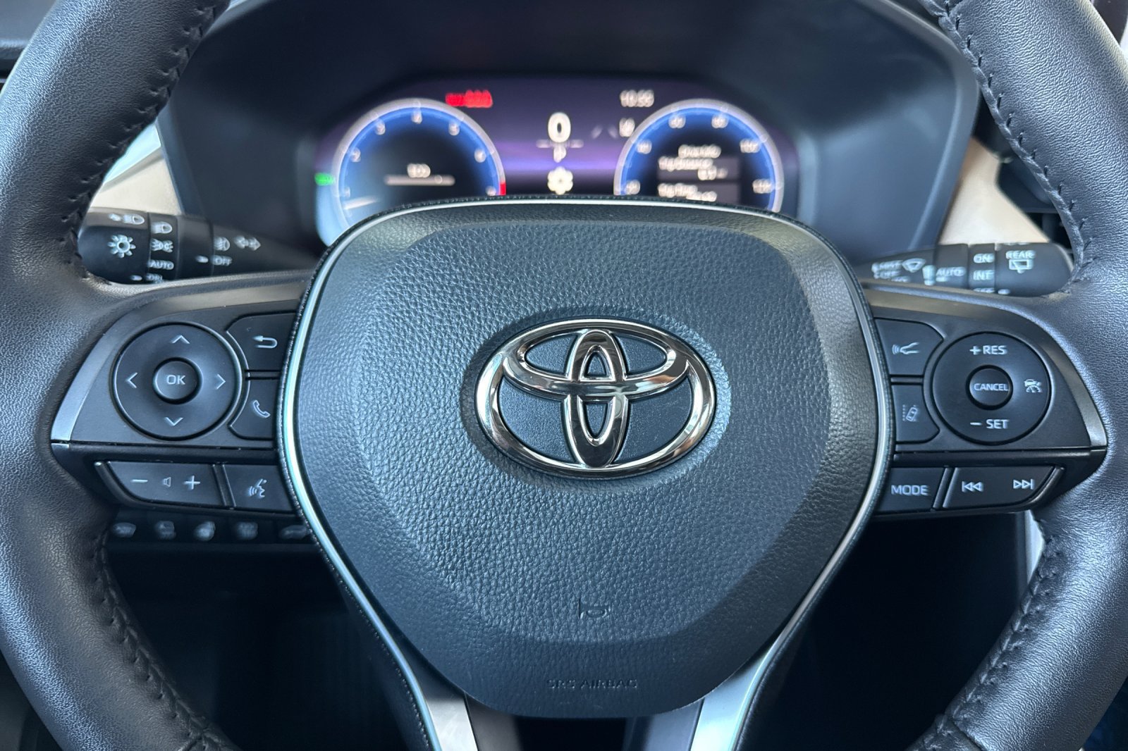 Used 2025 Toyota RAV4 Limited w/ Advanced Technology Package AWD/4WD image 27