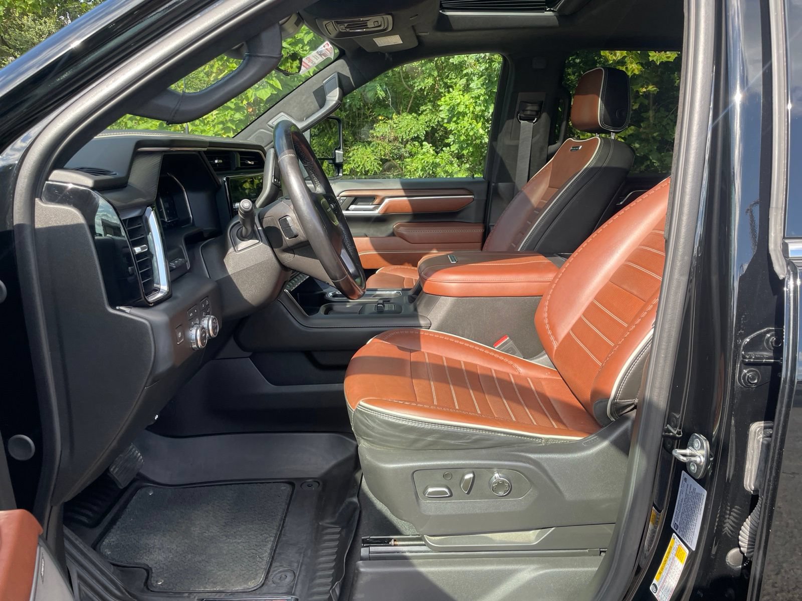 Used 2024 GMC Sierra 2500 Denali Ultimate w/ Max Trailering Package AWD/4WD image 13