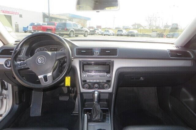Used 2014 Volkswagen Passat 1.8T Wolfsburg Edition image 42