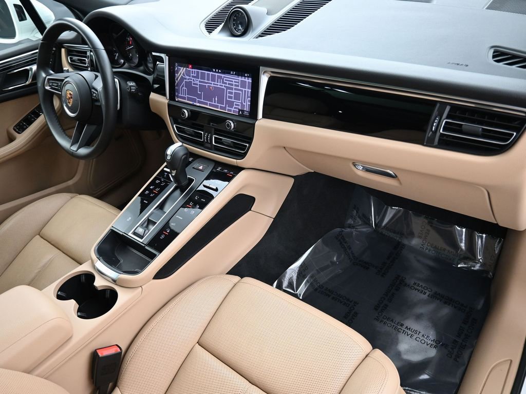 Certified 2022 Porsche Macan AWD/4WD image 31