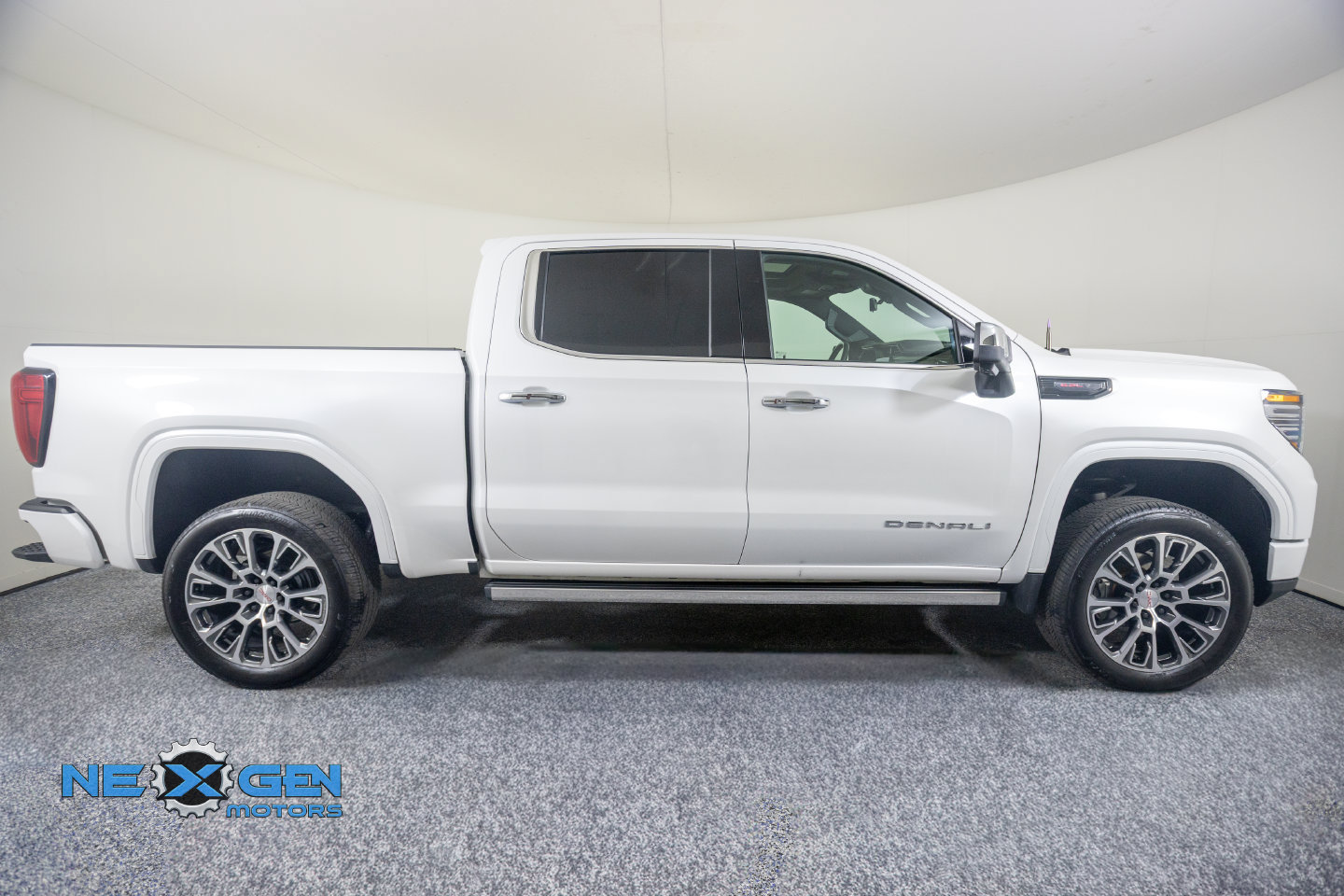 Used 2024 GMC Sierra 1500 Denali Ultimate AWD/4WD image 37