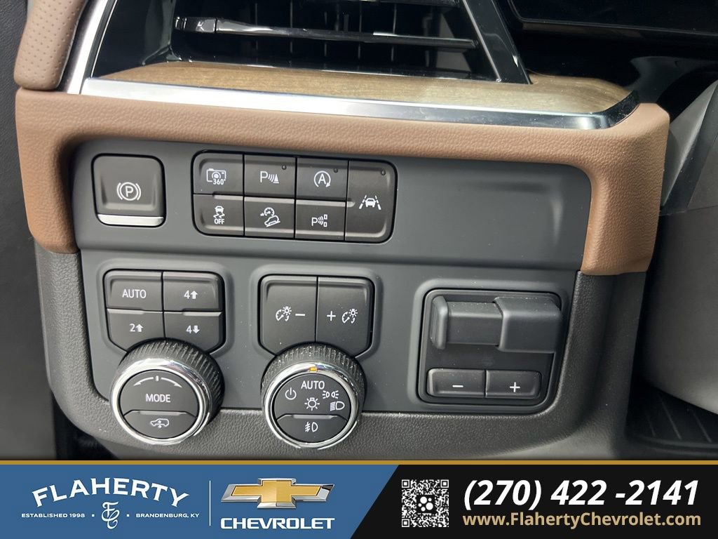 Used 2025 Chevrolet Suburban High Country image 24