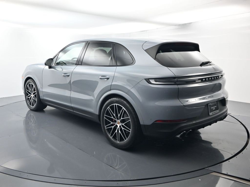 Used 2025 Porsche Cayenne S image 3