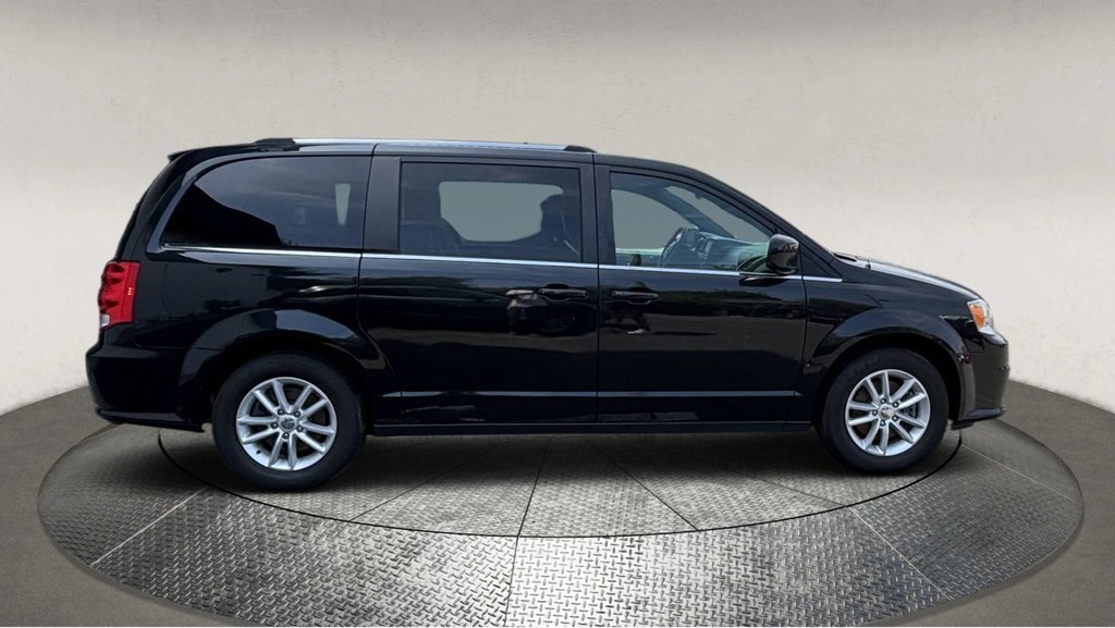 Used 2019 Dodge Grand Caravan SXT image 2