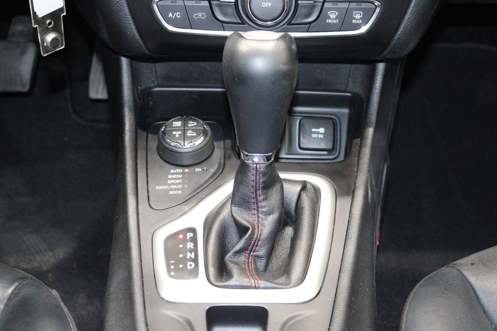 Used 2016 Jeep Cherokee Trailhawk image 35