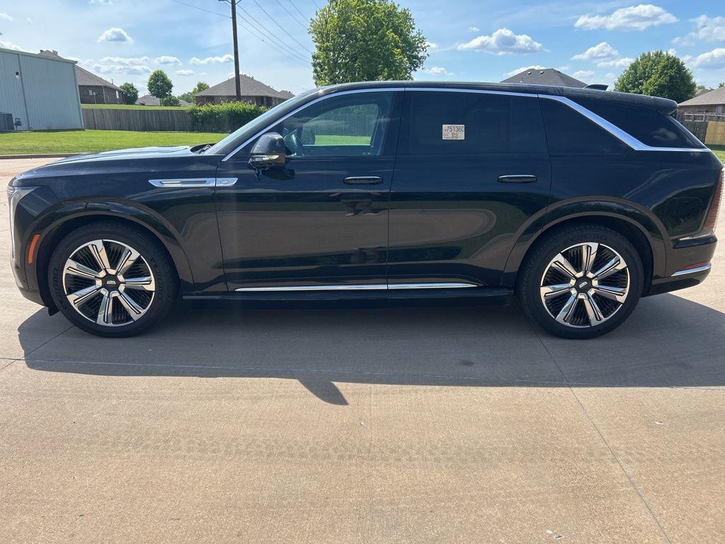 Used 2025 Cadillac Escalade IQ Luxury 2 w/ LPO, Premium Carpet Package AWD/4WD image 2