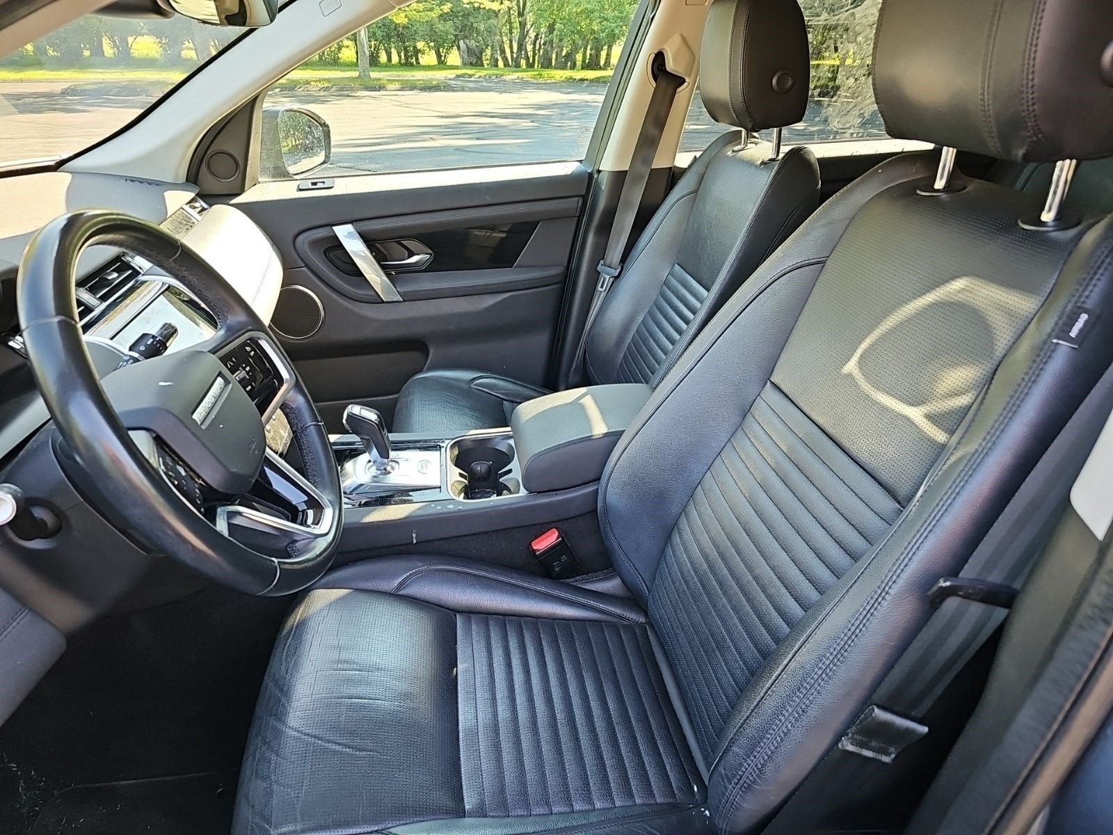Used 2021 Land Rover Discovery Sport SE AWD/4WD image 17