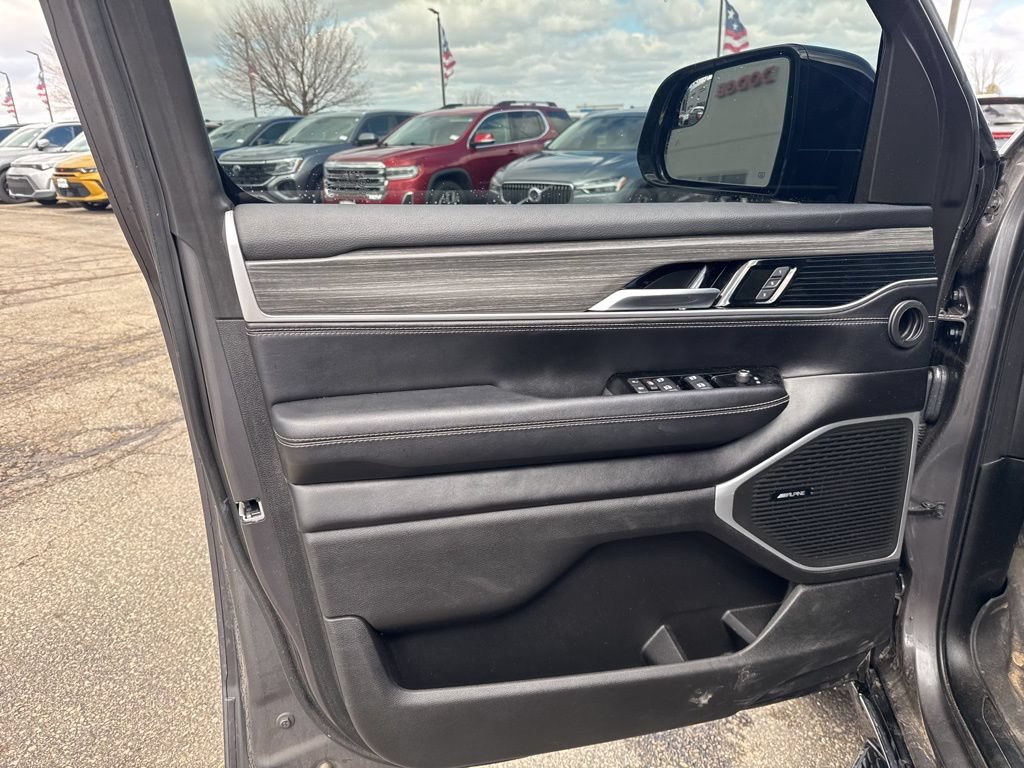 Used 2023 Jeep Wagoneer Series II w/ Flexible Seating Group AWD/4WD image 13