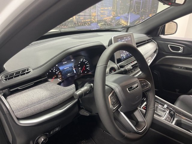 New 2026 Jeep Compass Latitude image 9