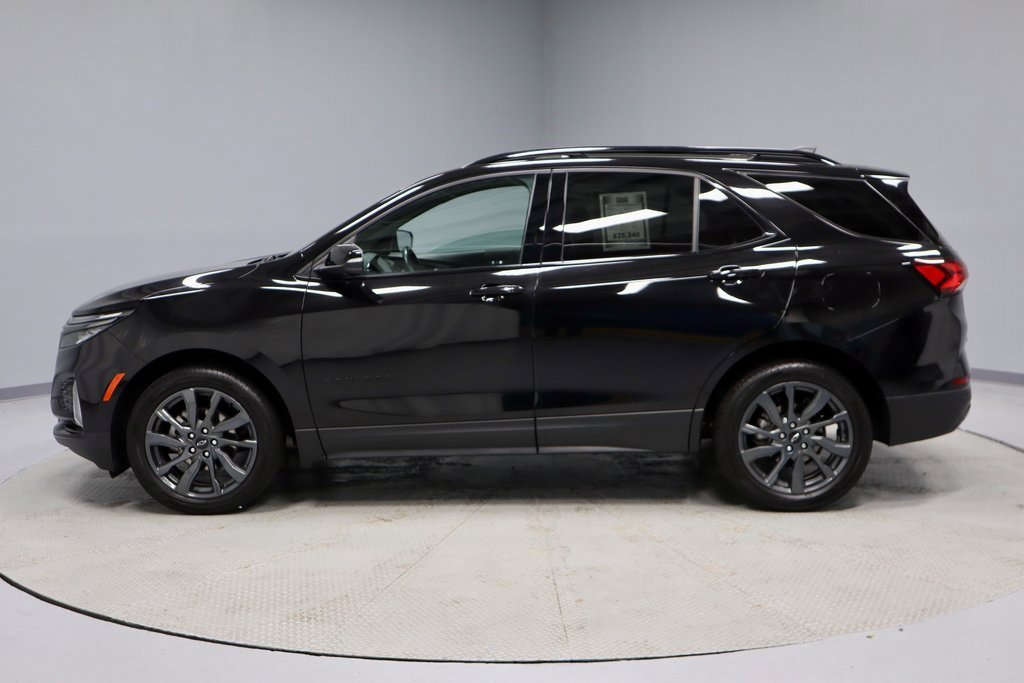 Used 2022 Chevrolet Equinox RS w/ Infotainment Package image 9