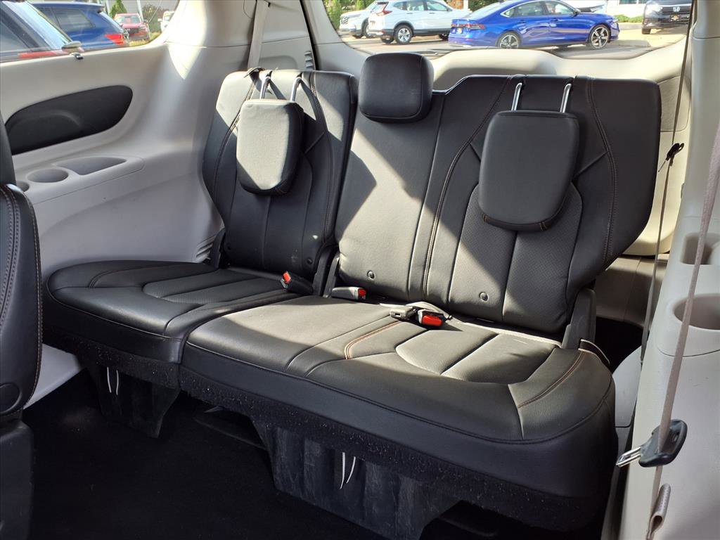 Used 2020 Chrysler Pacifica Touring-L image 7