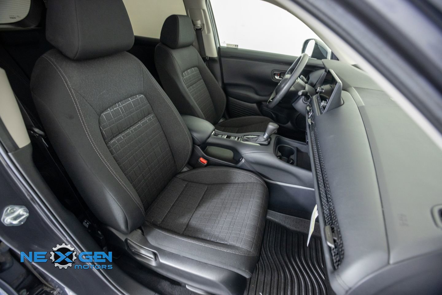 Used 2024 Honda HR-V LX image 43