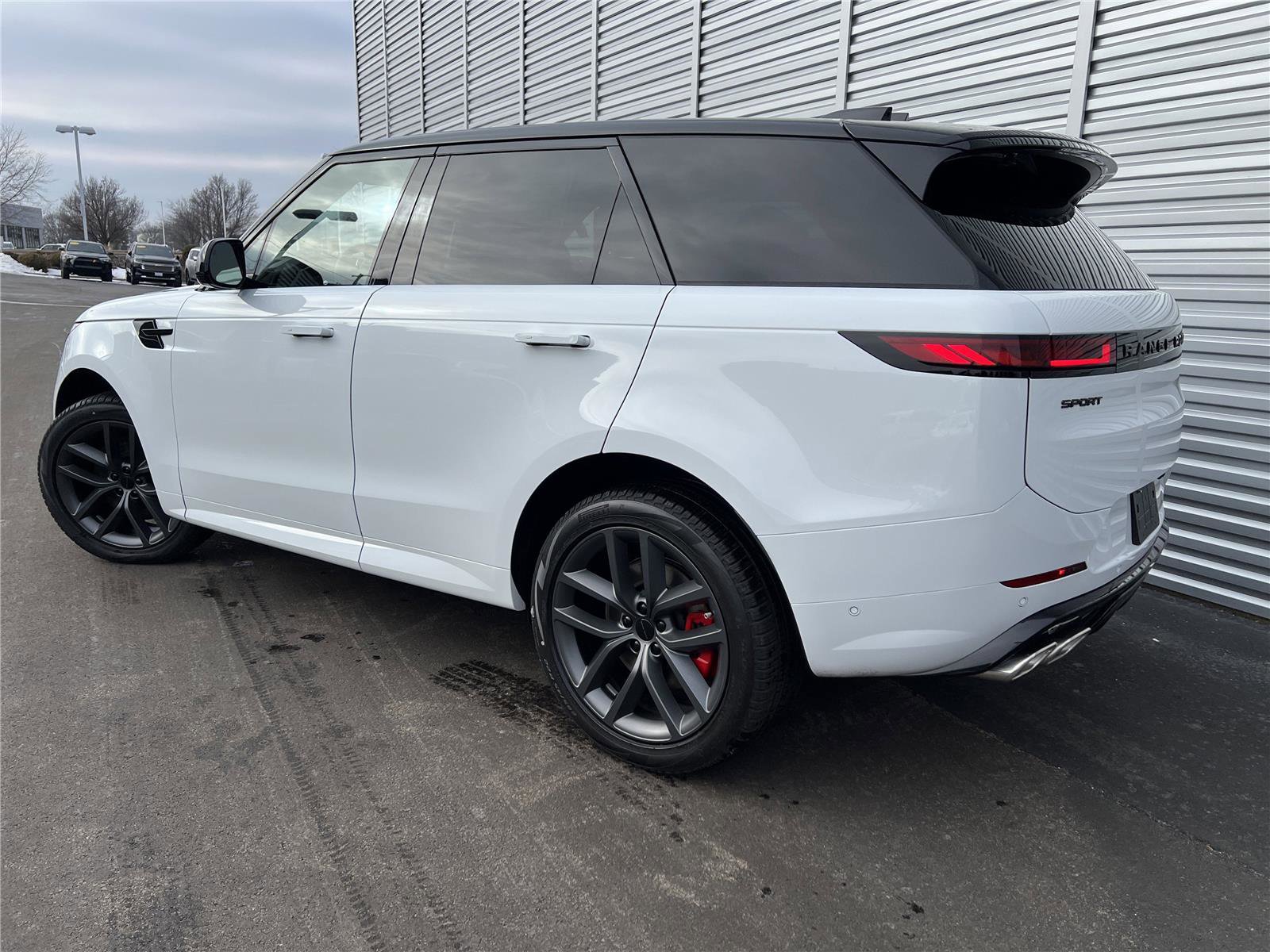 New 2026 Land Rover Range Rover Sport Dynamic SE AWD/4WD image 3
