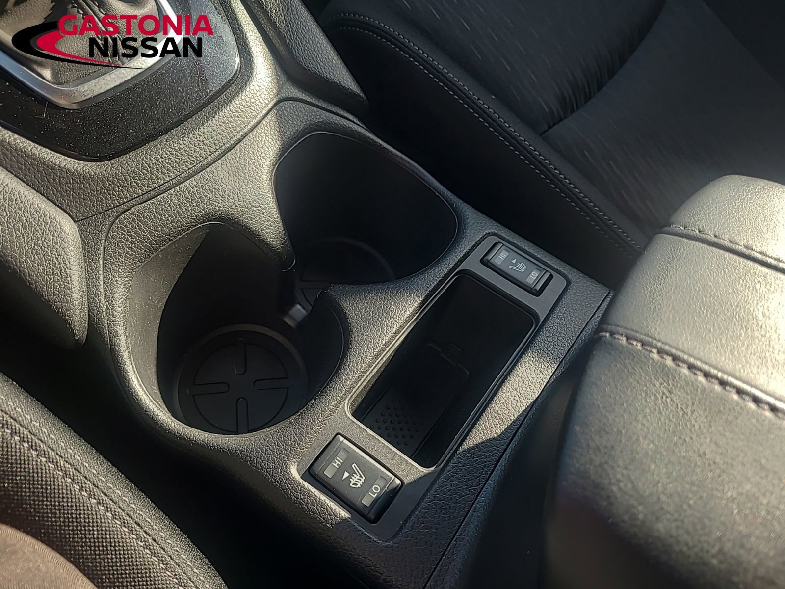 Used 2020 Nissan Rogue SV image 43