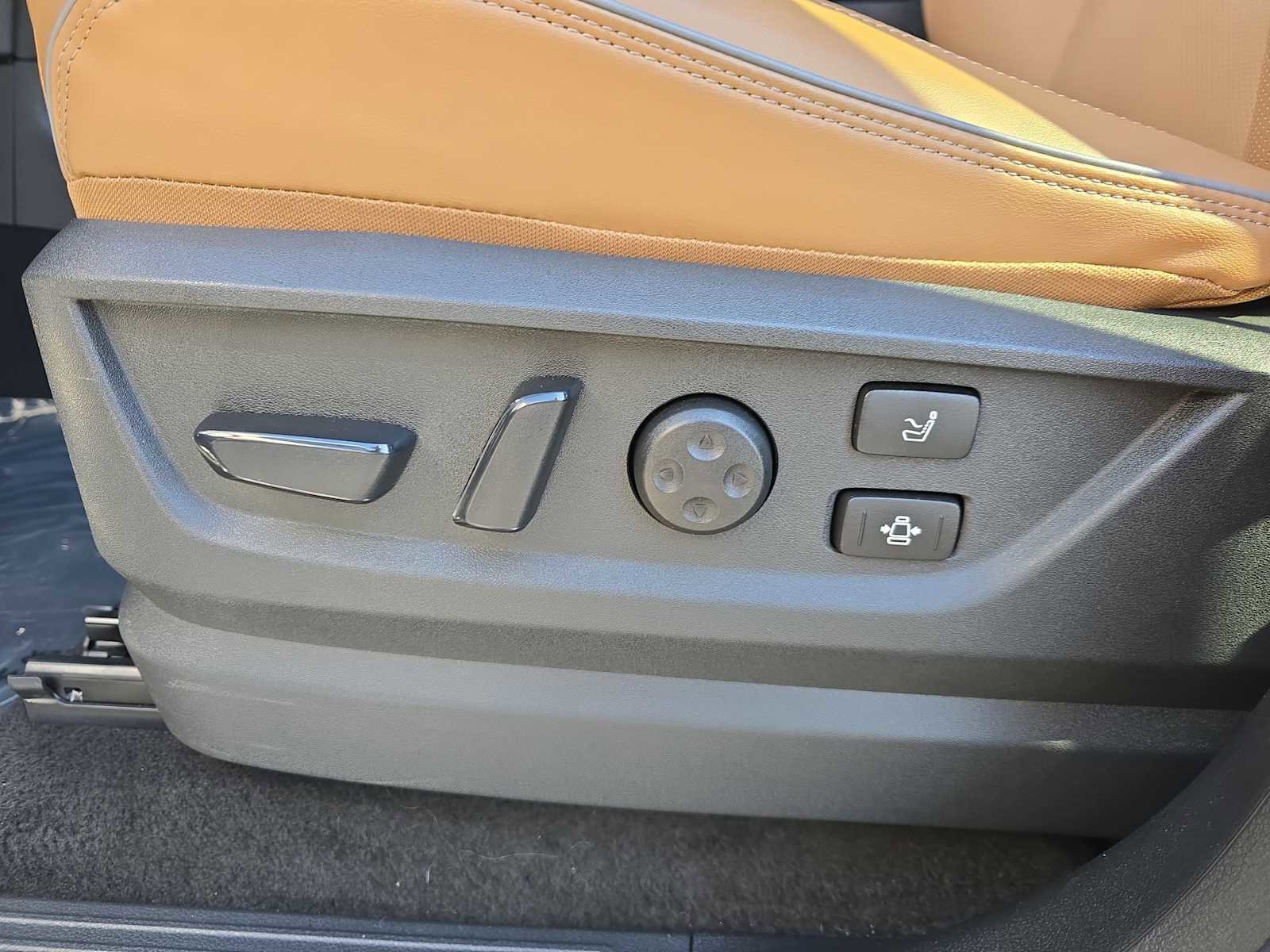 Certified 2025 INFINITI QX80 Sensory image 18