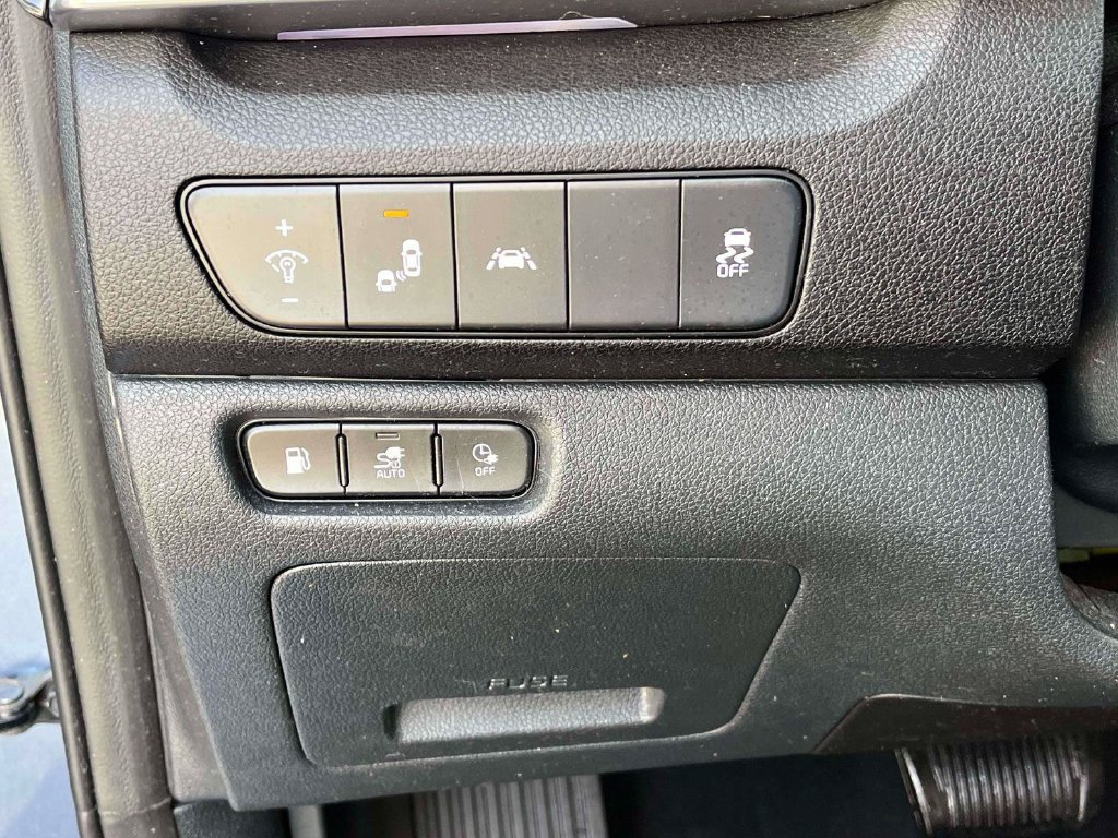 Used 2022 Kia Niro EX Premium FWD image 17