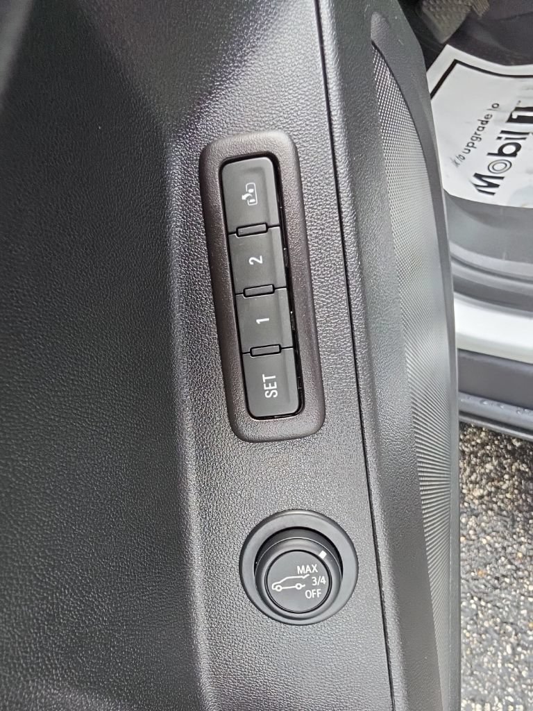 Certified 2021 Chevrolet Equinox Premier w/ LPO, Floor Liner Package FWD image 23