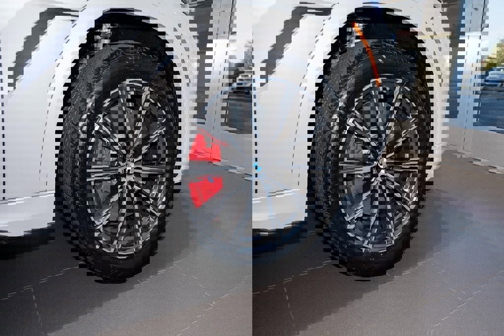 New 2026 BMW X6 M60i image 6