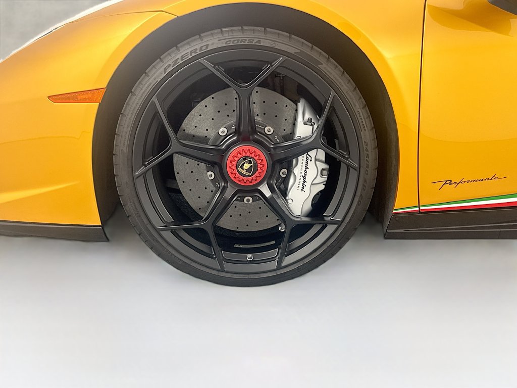 Used 2018 Lamborghini Huracan Performante AWD/4WD image 32