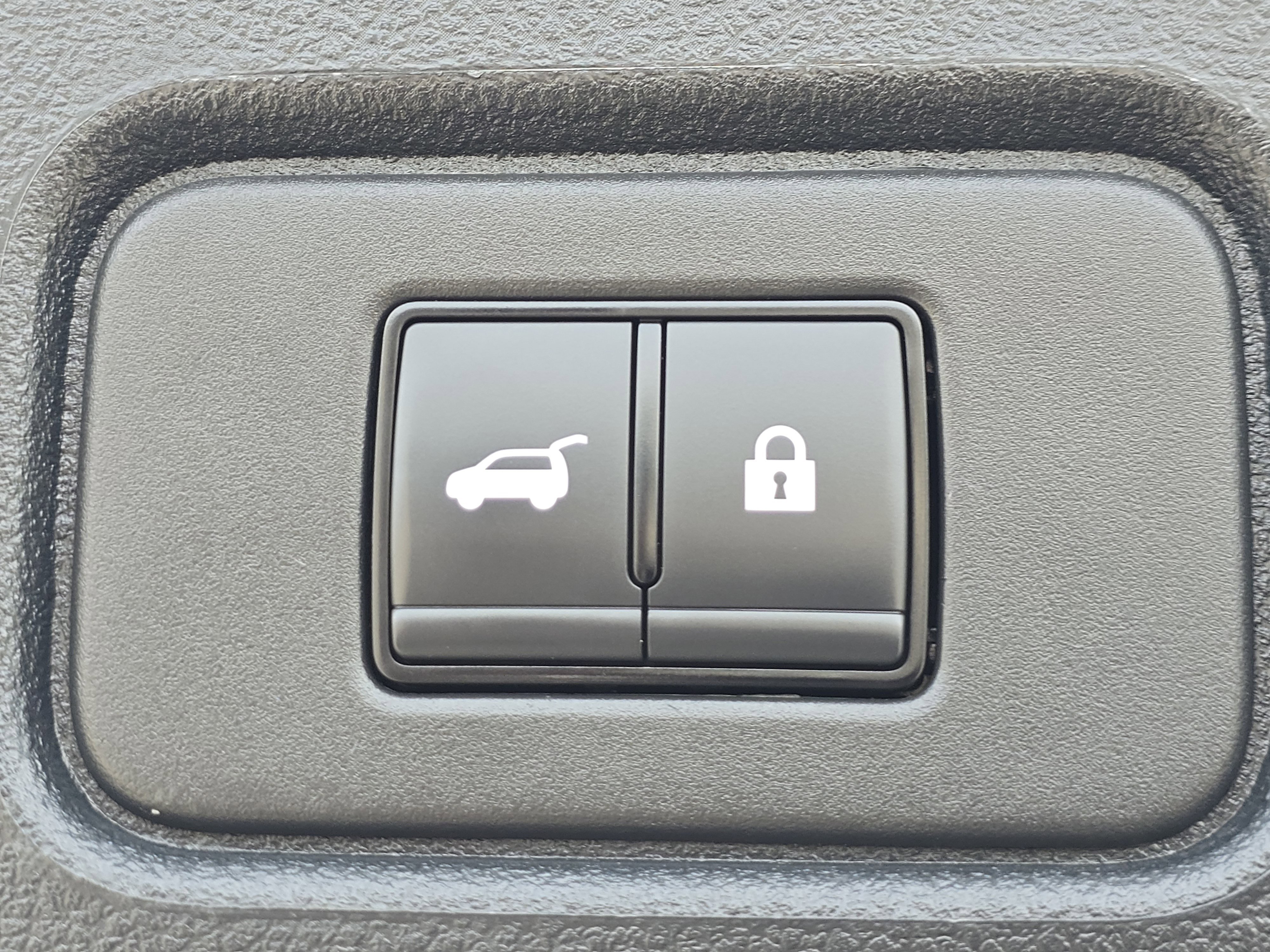 Used 2025 Nissan Pathfinder SV image 17