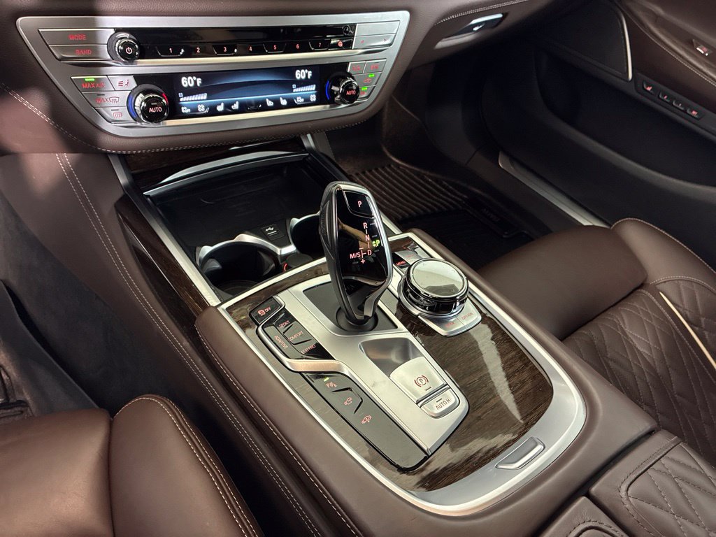 Used 2022 BMW 750i xDrive w/ Luxury Rear Seating Package AWD/4WD image 13
