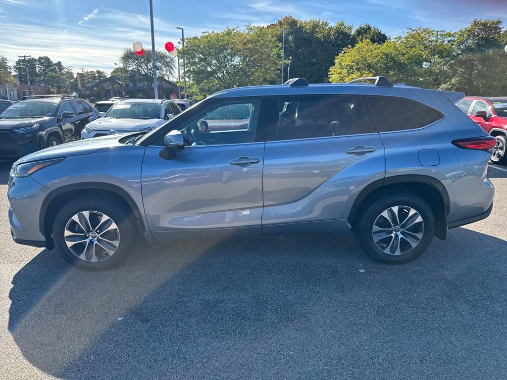 Used 2022 Toyota Highlander XLE image 8