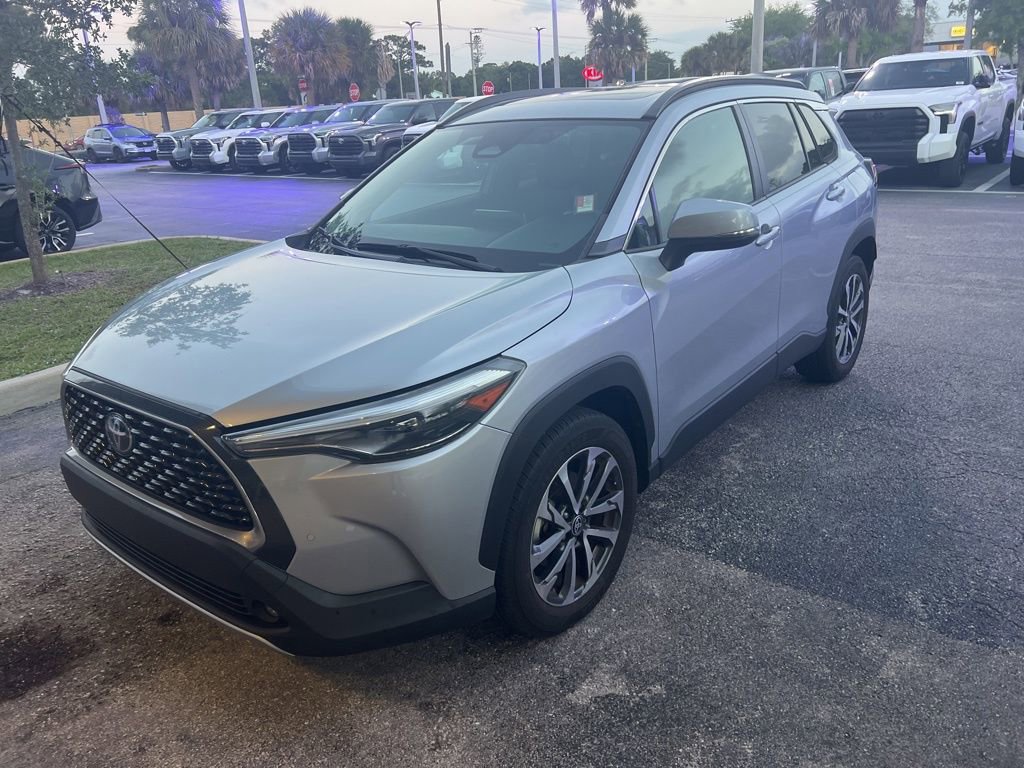 Used 2023 Toyota Corolla Cross XLE w/ Convenience Package image 5