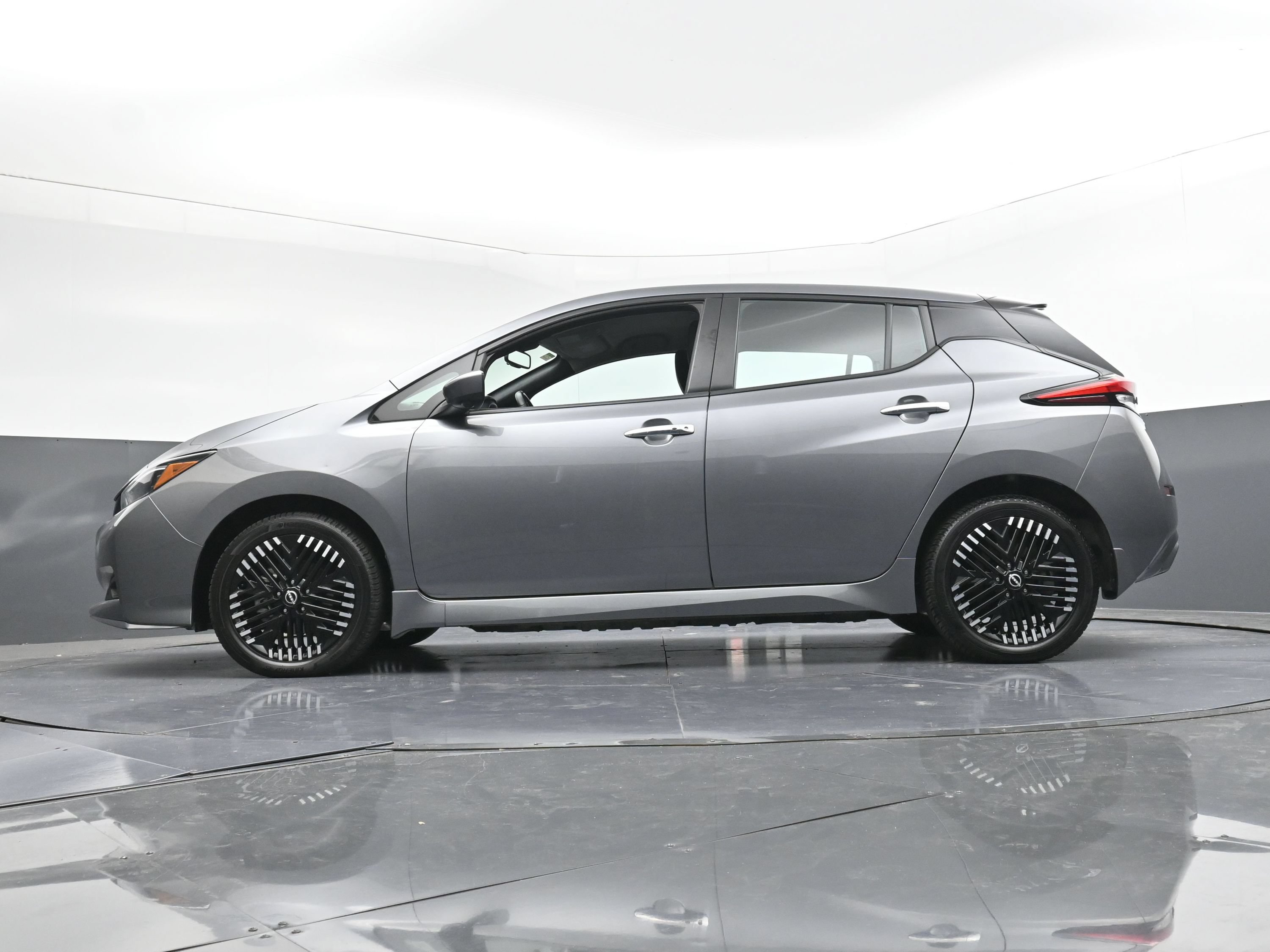 Used 2025 Nissan Leaf SV Plus FWD image 27