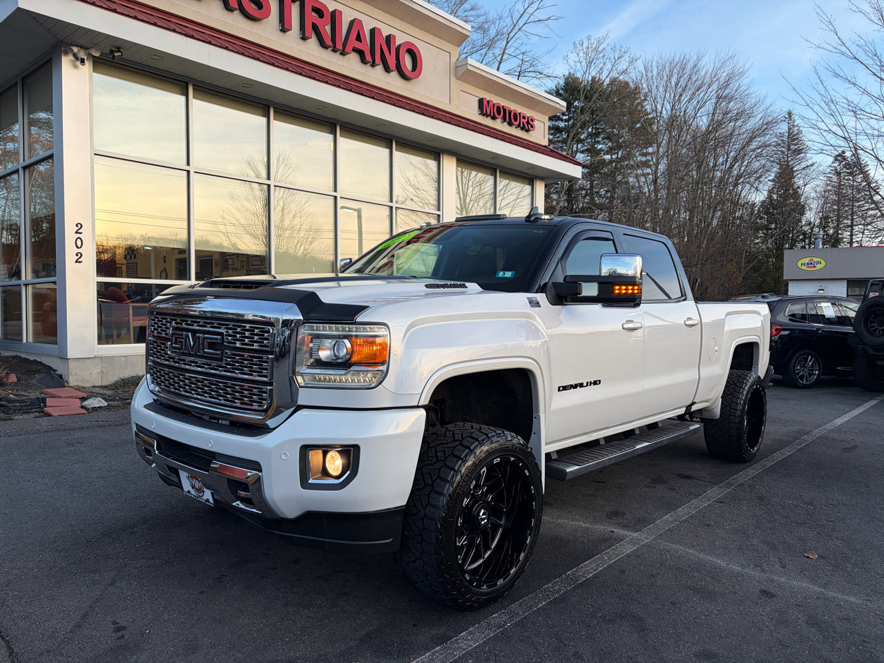 Used 2018 GMC Sierra 3500 Denali w/ Duramax Plus Package image 2