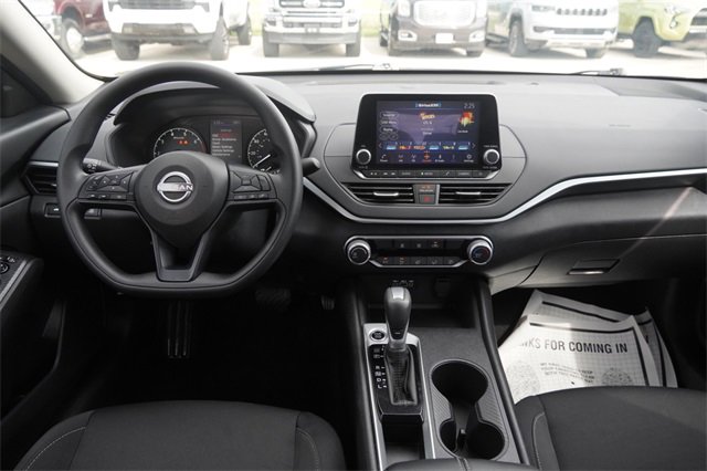 Used 2025 Nissan Altima 2.5 S image 11