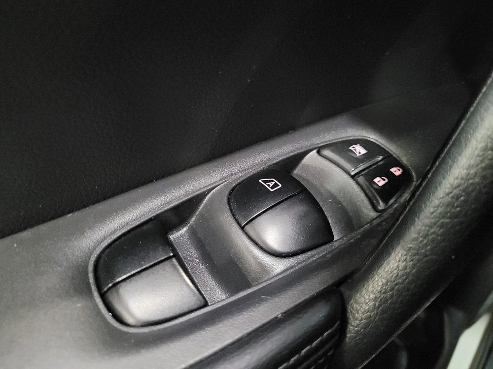 Used 2016 Nissan Rogue SV AWD/4WD image 27