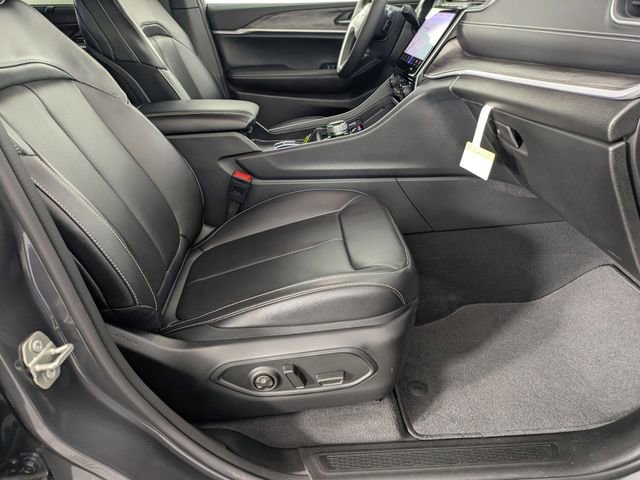 Certified 2024 Jeep Grand Cherokee Limited w/ Luxury Tech Group II image 38