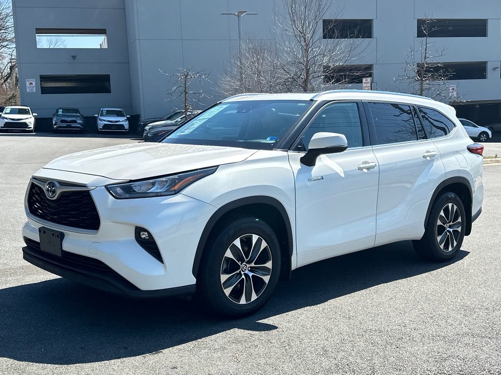 Certified 2020 Toyota Highlander XLE image 2
