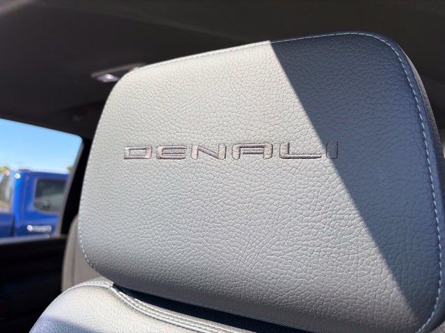 Used 2021 GMC Sierra 2500 Denali w/ Denali Ultimate Package AWD/4WD image 11