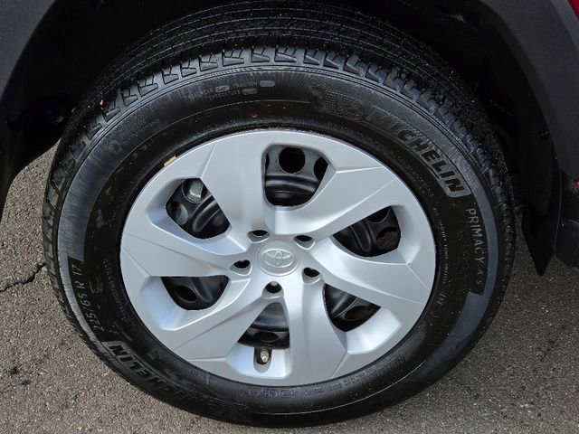 Used 2025 Toyota RAV4 LE image 12