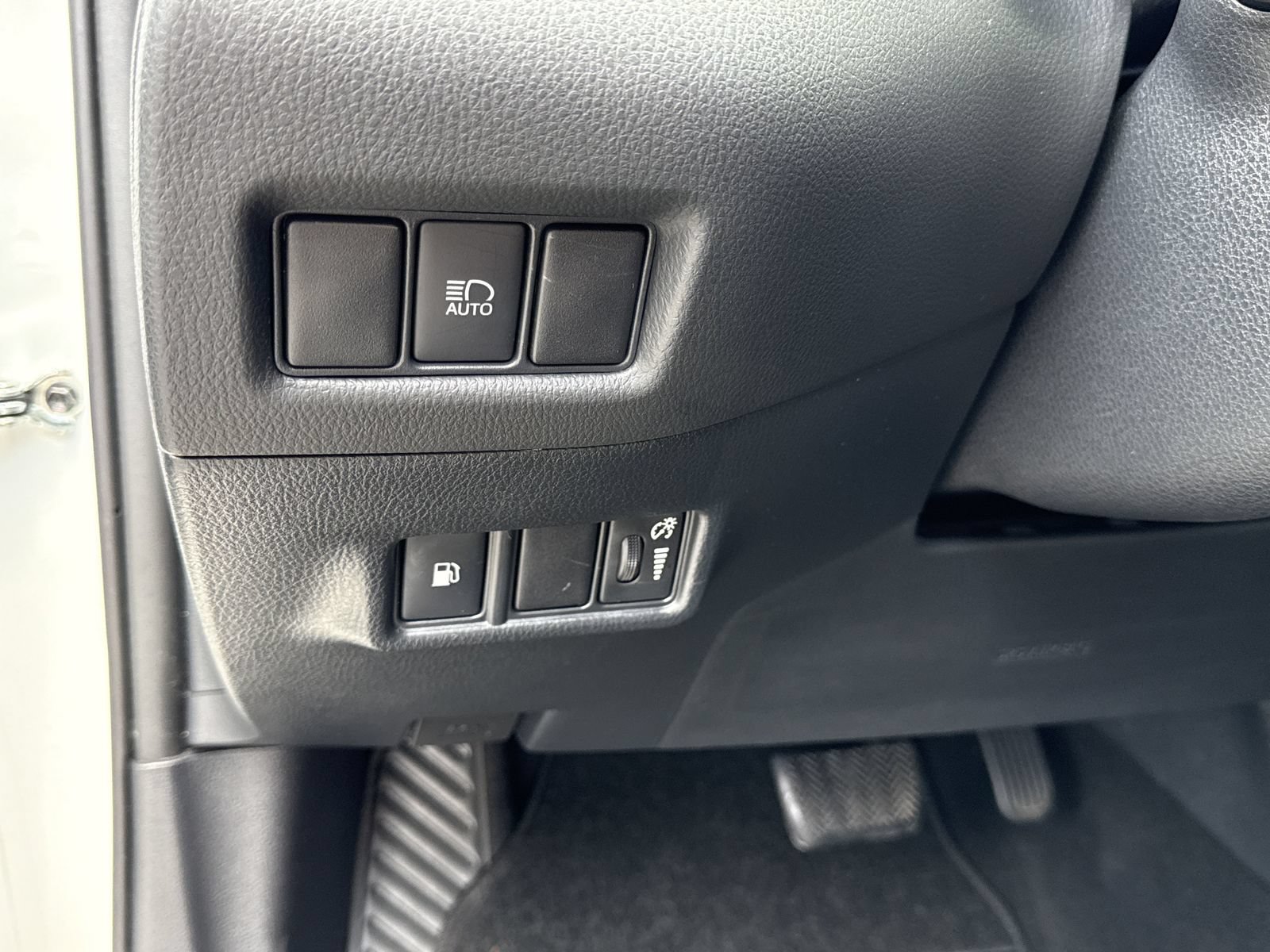 Used 2021 Toyota C-HR LE FWD image 14