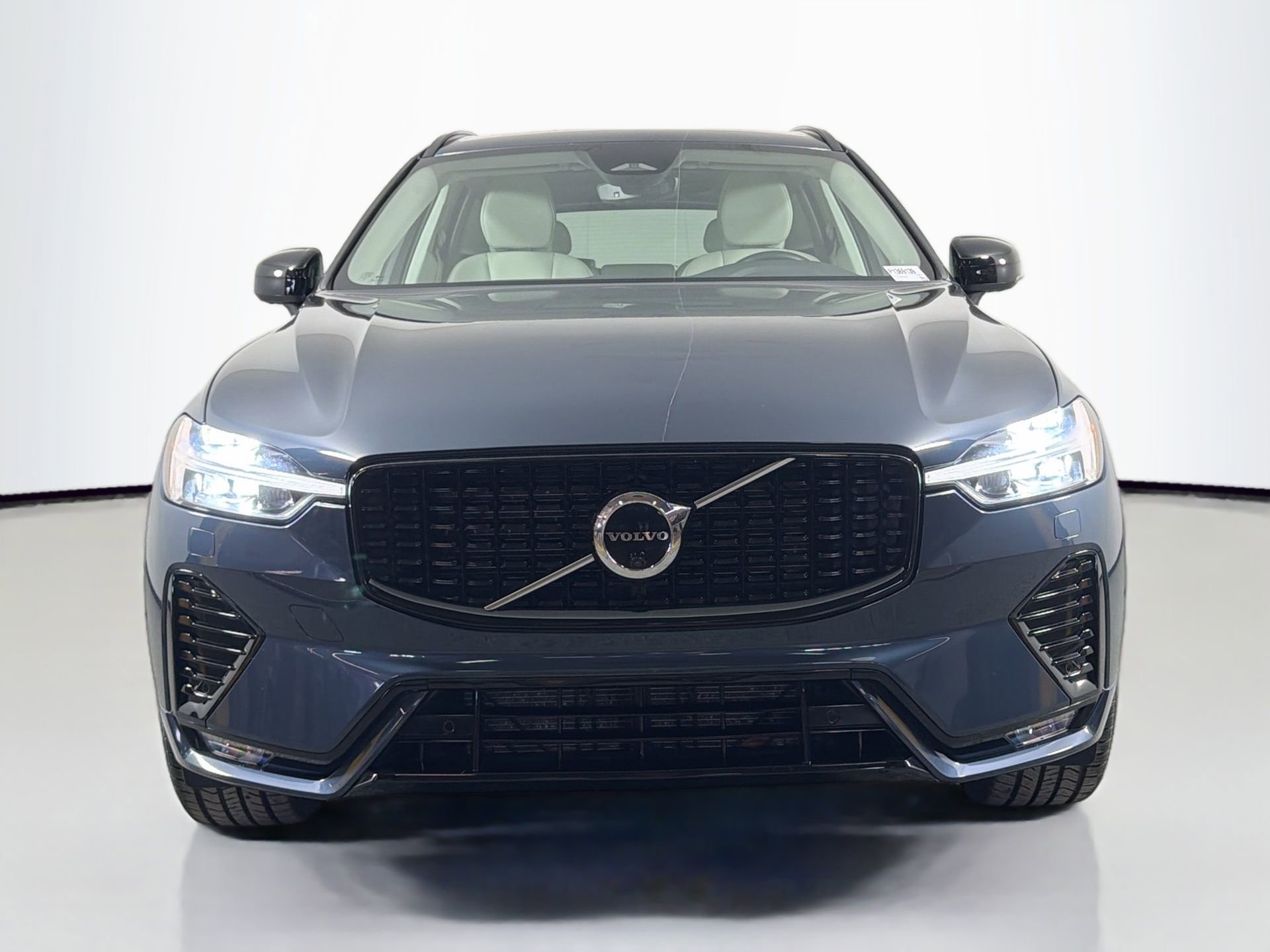 Certified 2023 Volvo XC60 B5 Plus w/ Climate Package FWD image 2