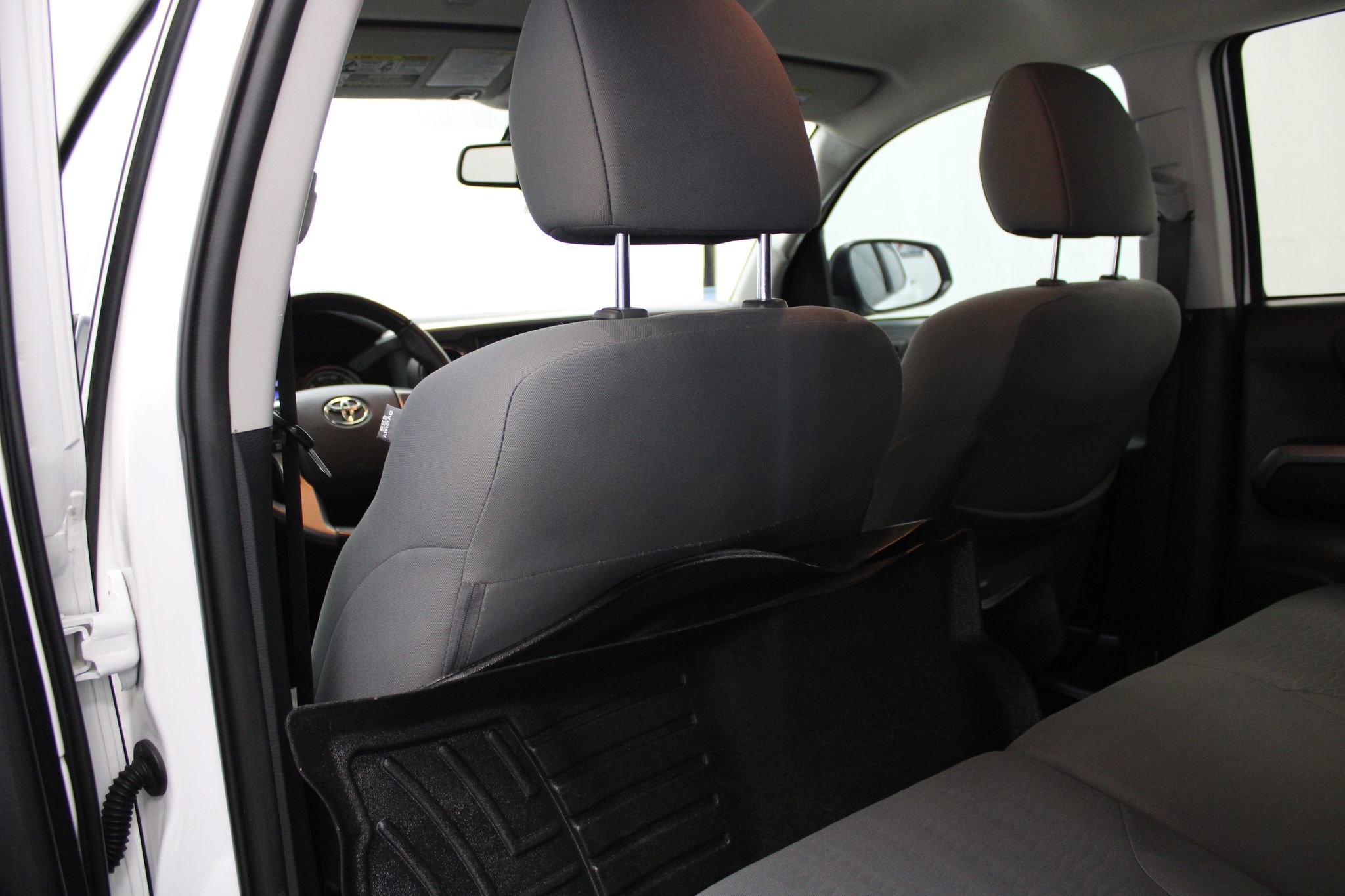 Used 2019 Toyota Tacoma SR5 AWD/4WD image 18