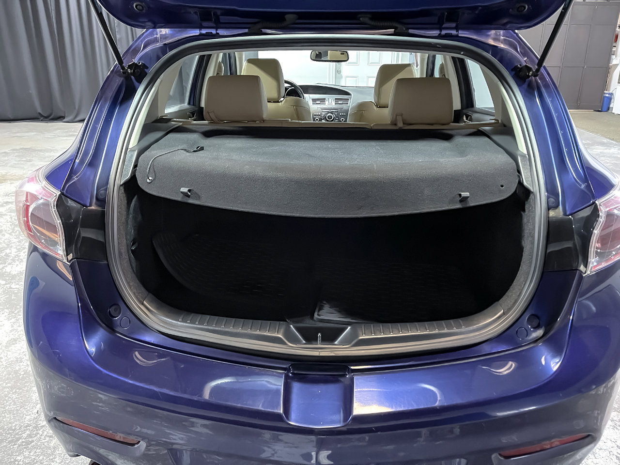 Used 2012 MAZDA MAZDA3 i Grand Touring image 9