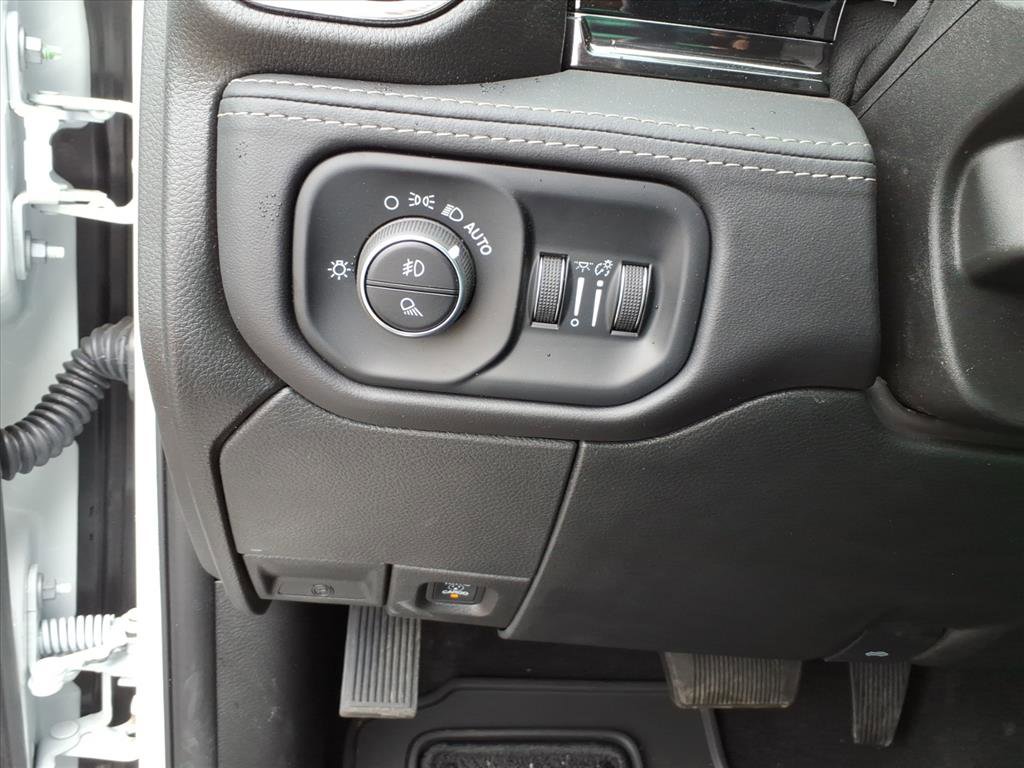 Used 2025 RAM 2500 Limited AWD/4WD image 12