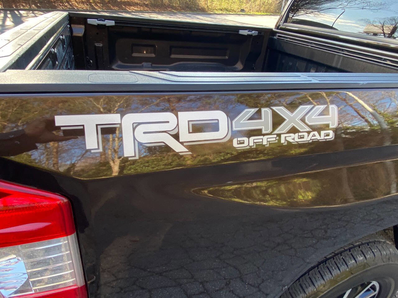 Used 2018 Toyota Tundra Limited w/ Limited Premium Package image 12