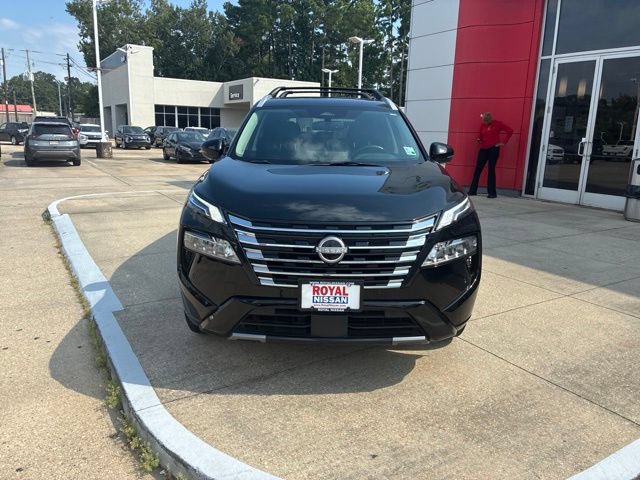 Used 2025 Nissan Rogue Platinum FWD image 2