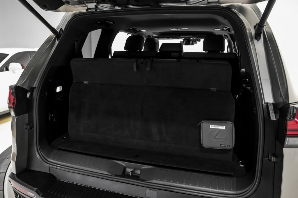 Used 2022 Lexus LX 600 4WD w/ Luxury Package image 56
