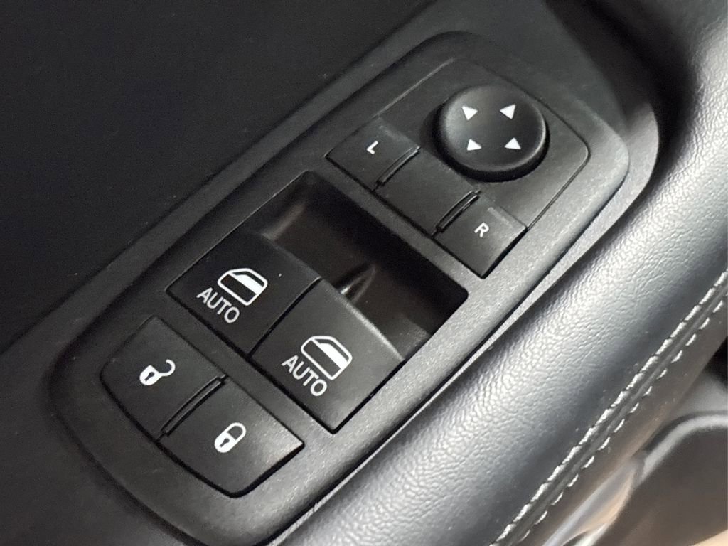 Used 2015 Dodge Challenger R/T Plus image 32