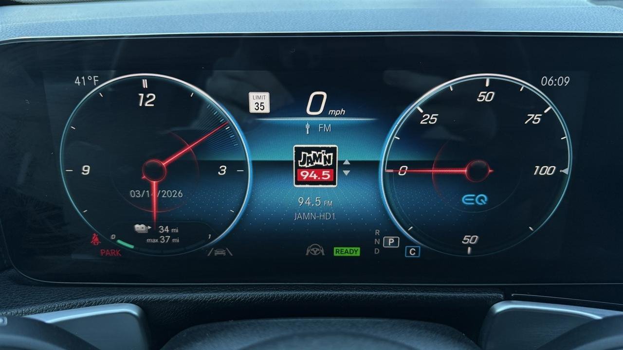 Used 2022 Mercedes-Benz EQB 300 4MATIC image 39