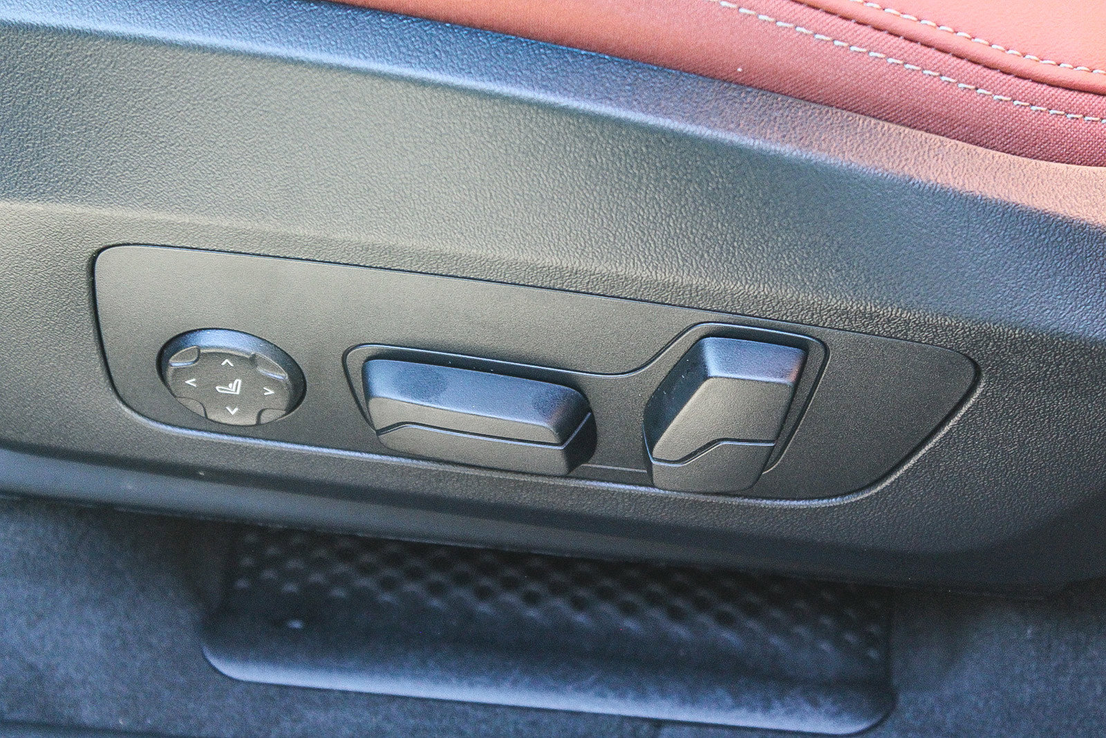 New 2026 BMW X1 xDrive28i w/ Convenience Package image 21