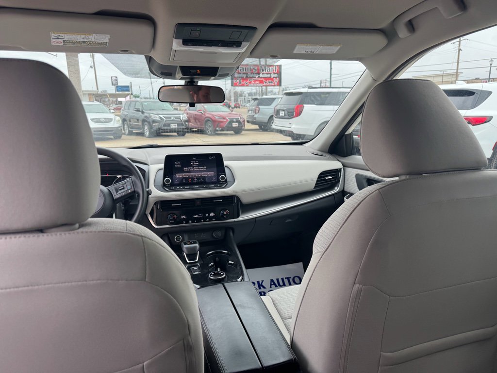 Used 2023 Nissan Rogue SV image 17