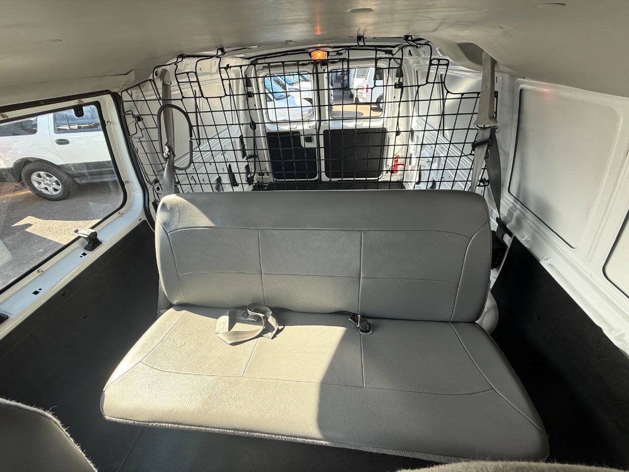Used 2006 Ford E-350 and Econoline 350 Super Duty RWD image 23