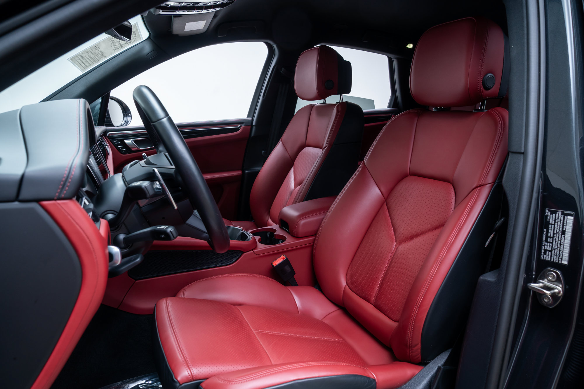 Used 2024 Porsche Macan S AWD/4WD image 19
